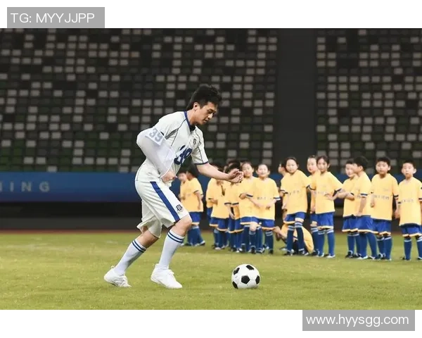 足球球星温暖小孩心灵 用爱与行动点亮未来希望